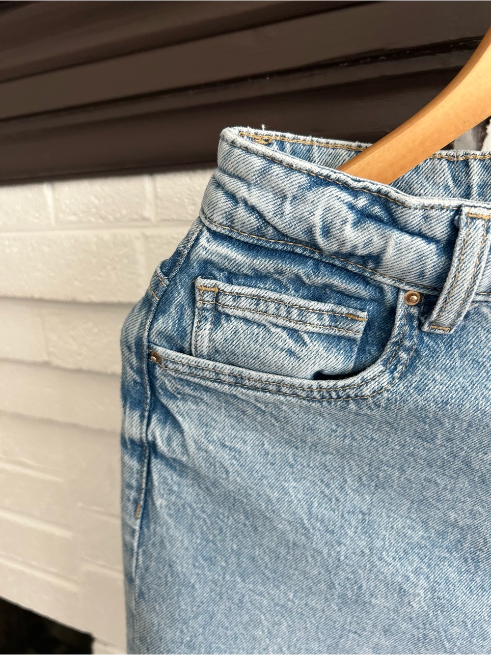 Zara Light Wash Boyfriend Jeans - Pale Blue - Picture 3 of 6